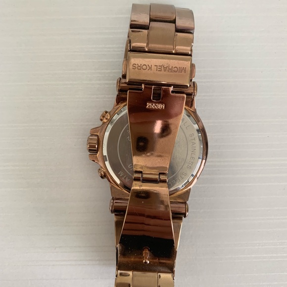 Michael Kors rose gold watch - Picture 5 of 6